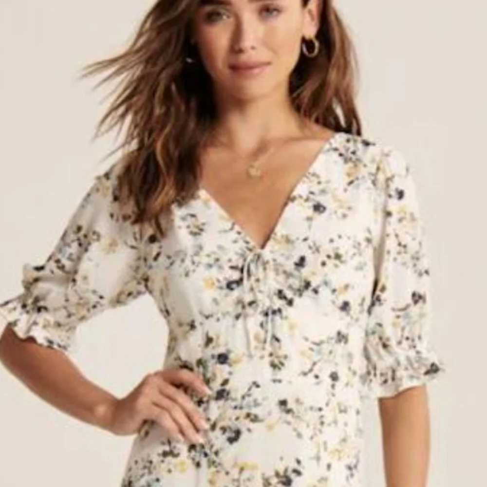 $13 Abercrombie & Fitch Midi Dress Smocked Navy White Floral Spring NWT - Picture 10 of 10